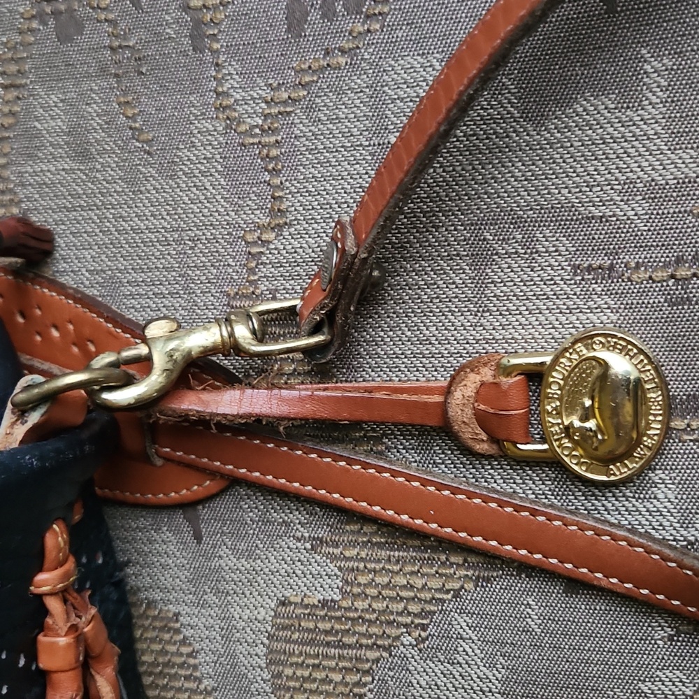 Vintage Dooney and Bourke Kitty crossbody bag - Picture 9 of 15